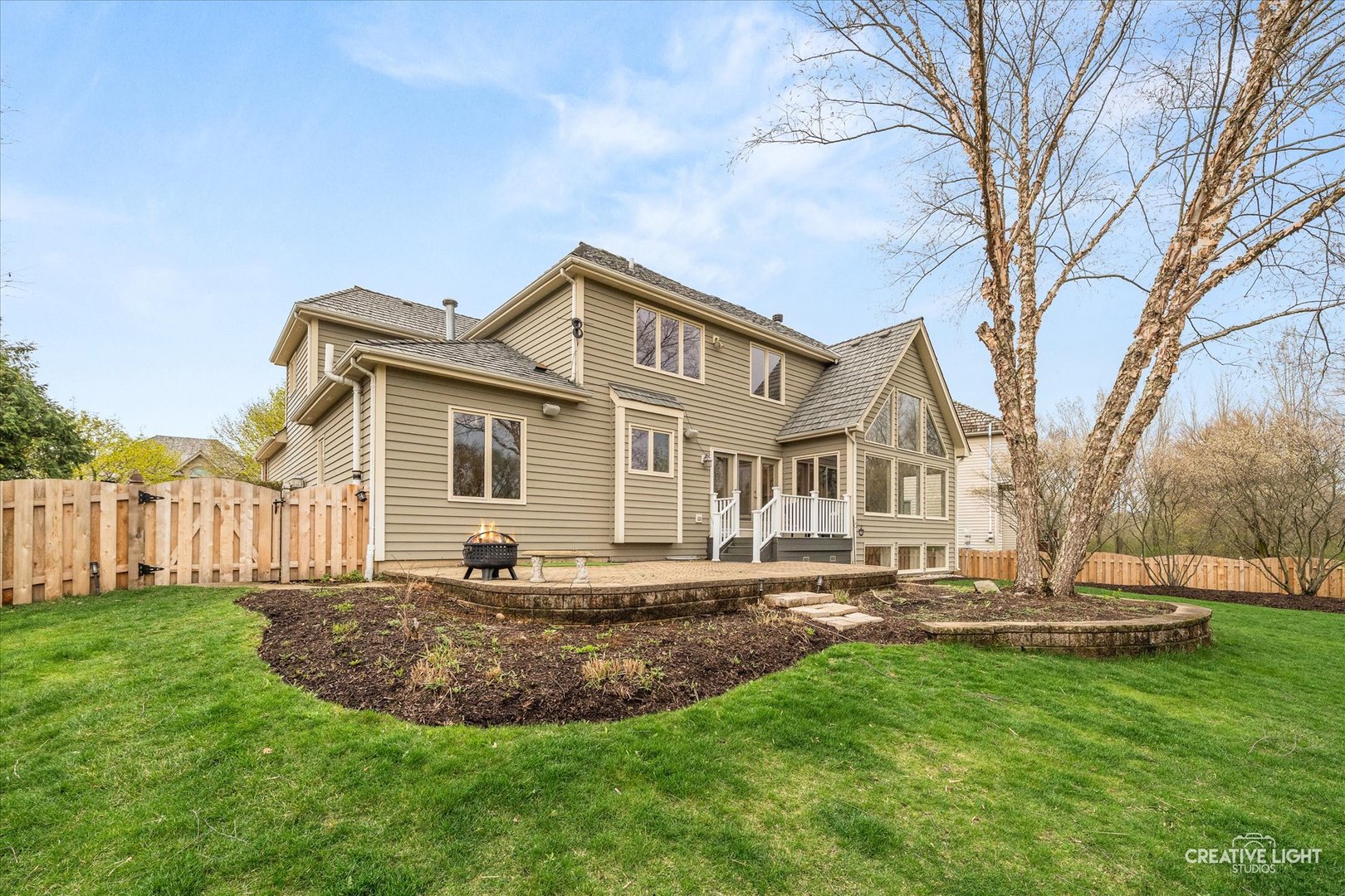 612 Waters Edge Drive, South Elgin, IL 60177