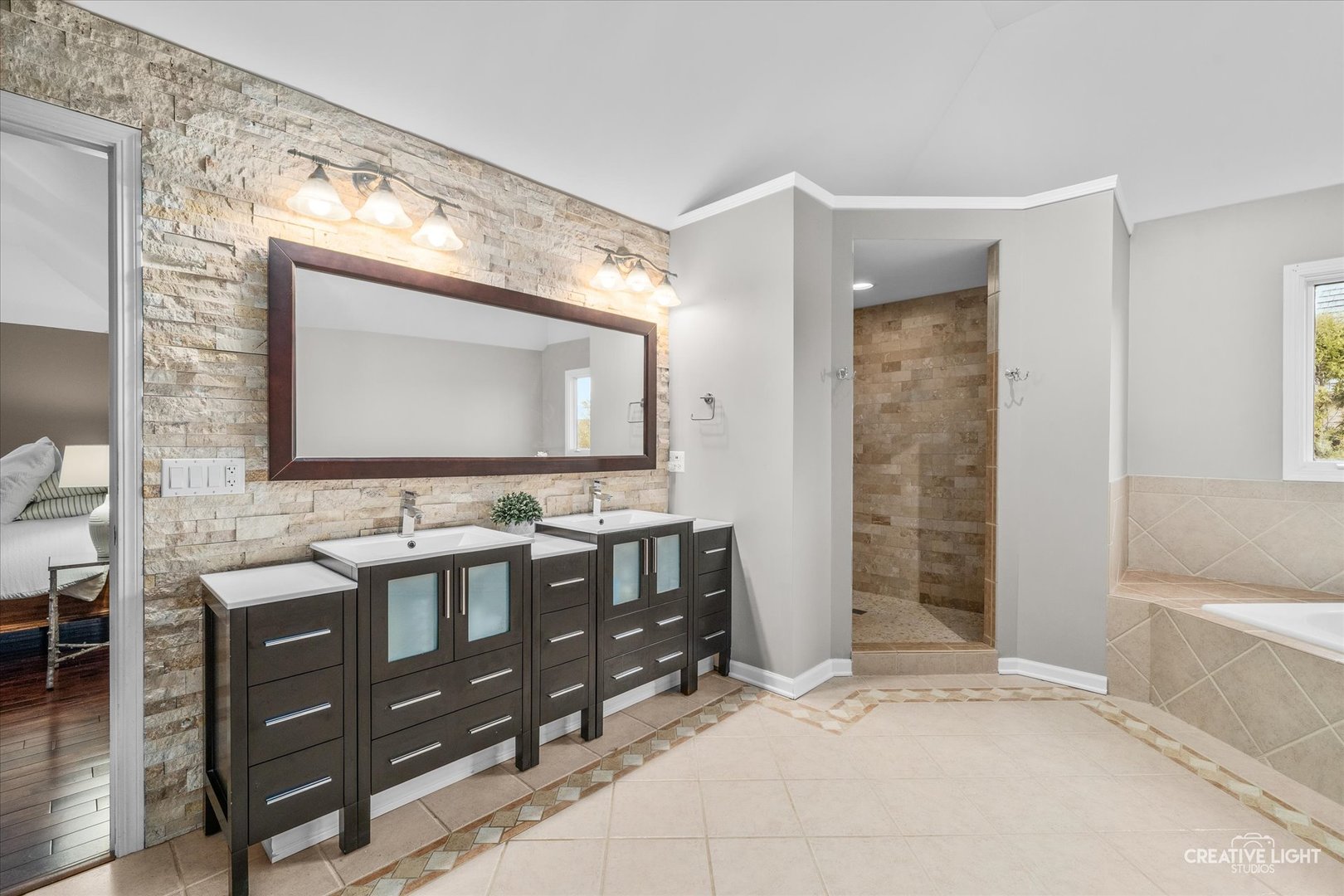 612 Waters Edge Drive, South Elgin, IL 60177