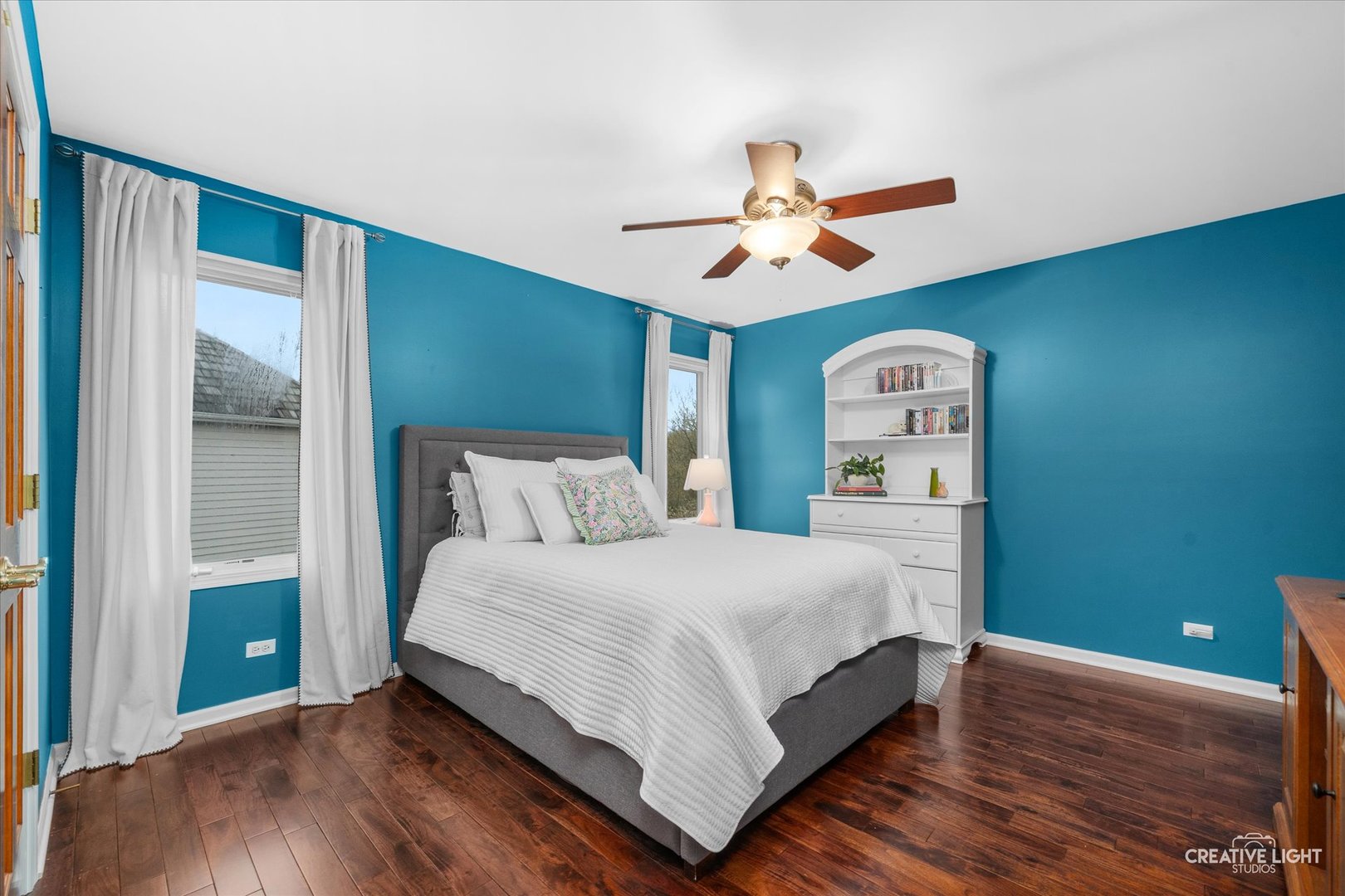 612 Waters Edge Drive, South Elgin, IL 60177