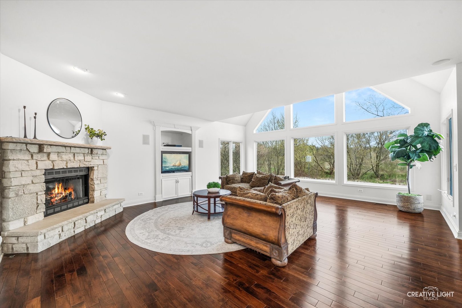 612 Waters Edge Drive, South Elgin, IL 60177