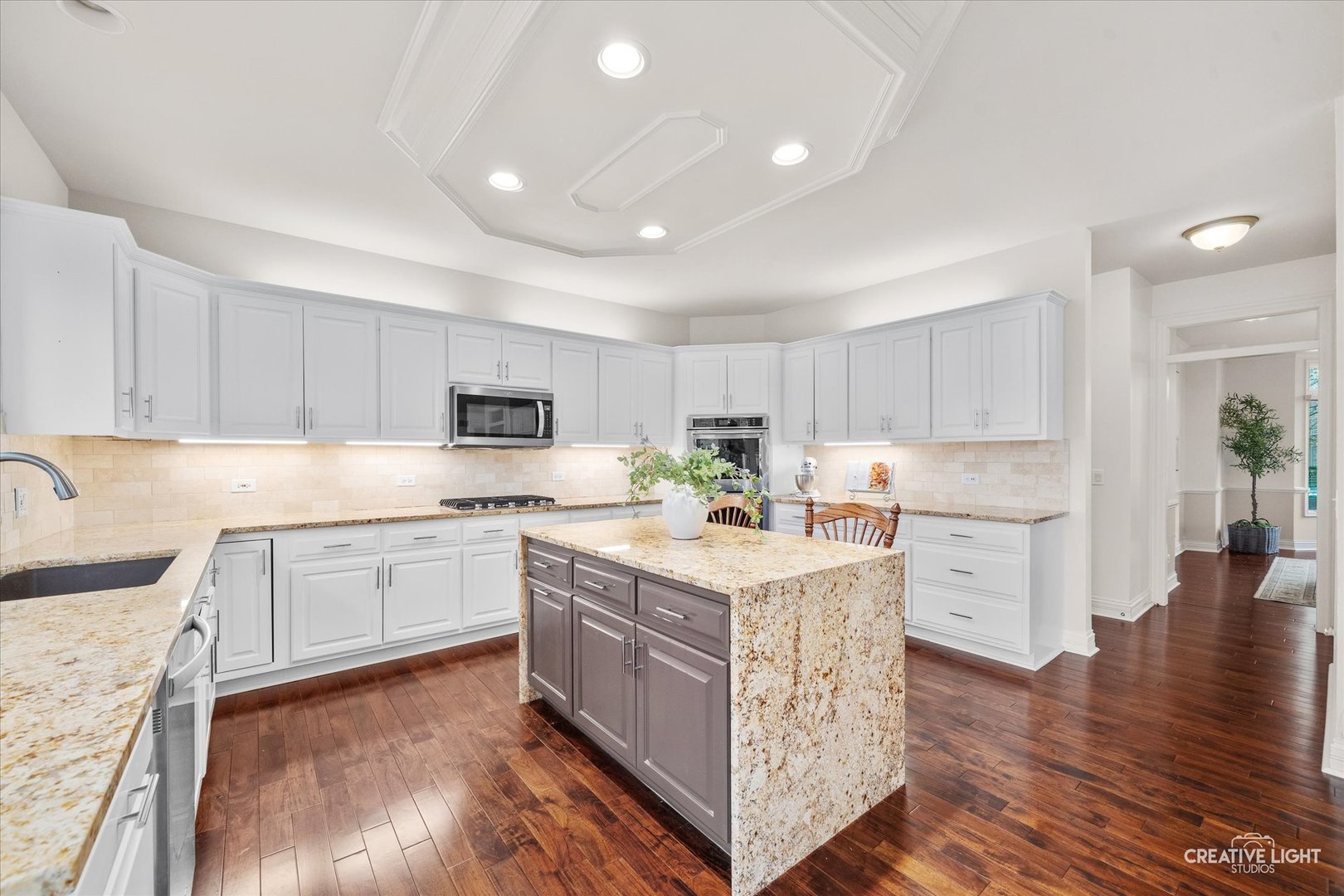 612 Waters Edge Drive, South Elgin, IL 60177