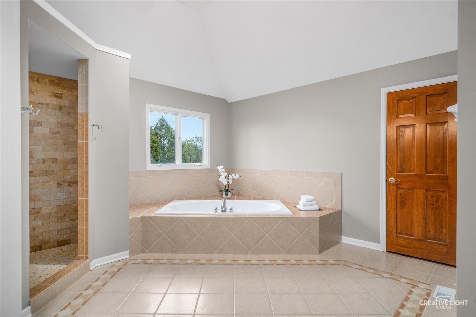 612 Waters Edge Drive, South Elgin, IL 60177