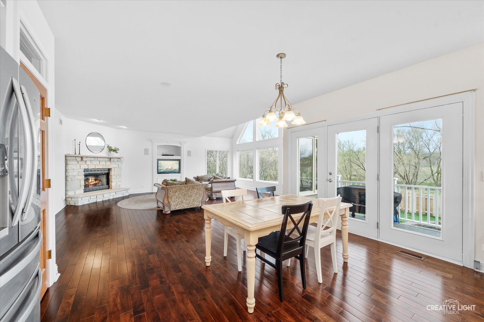 612 Waters Edge Drive, South Elgin, IL 60177