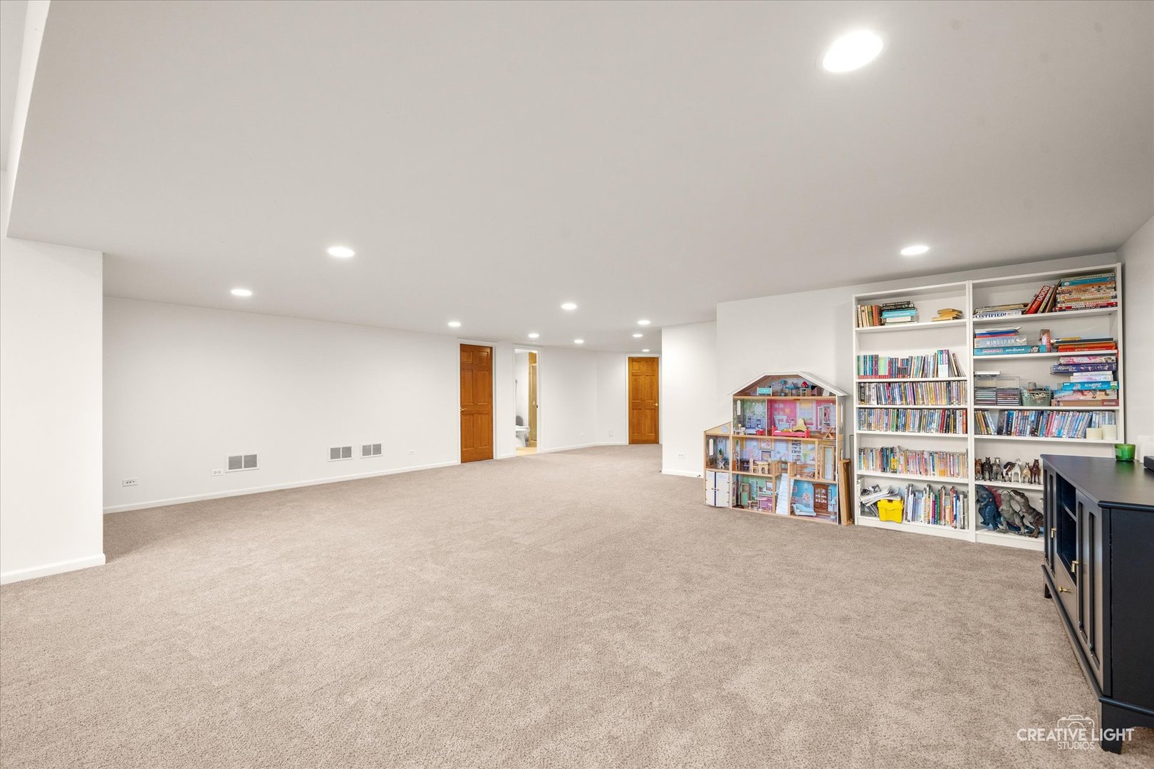 612 Waters Edge Drive, South Elgin, IL 60177