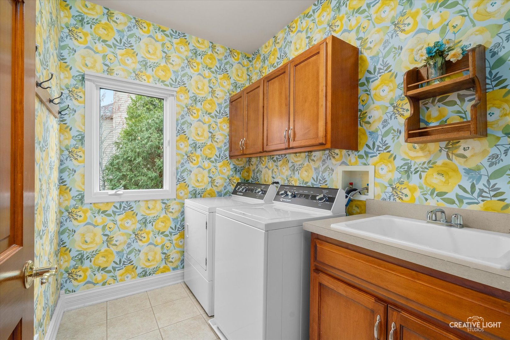 612 Waters Edge Drive, South Elgin, IL 60177