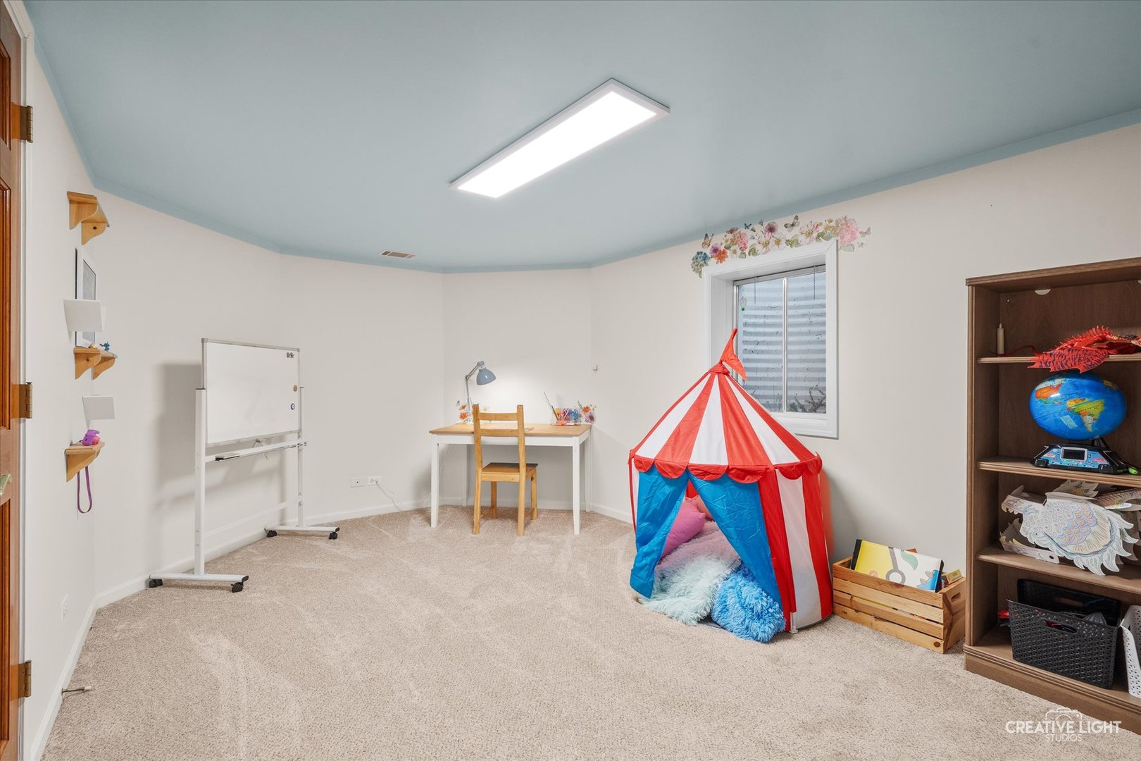 612 Waters Edge Drive, South Elgin, IL 60177