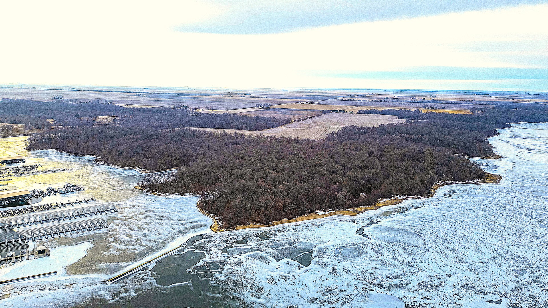 5751 White Pigeon Road, Weldon, IL 61882