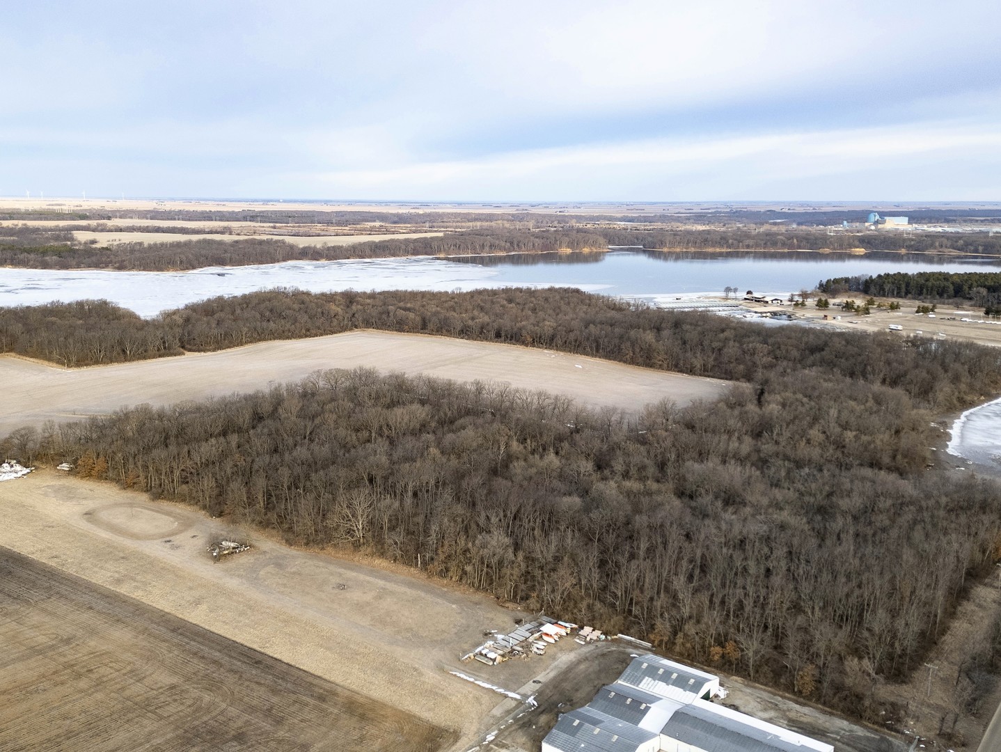 5751 White Pigeon Road, Weldon, IL 61882