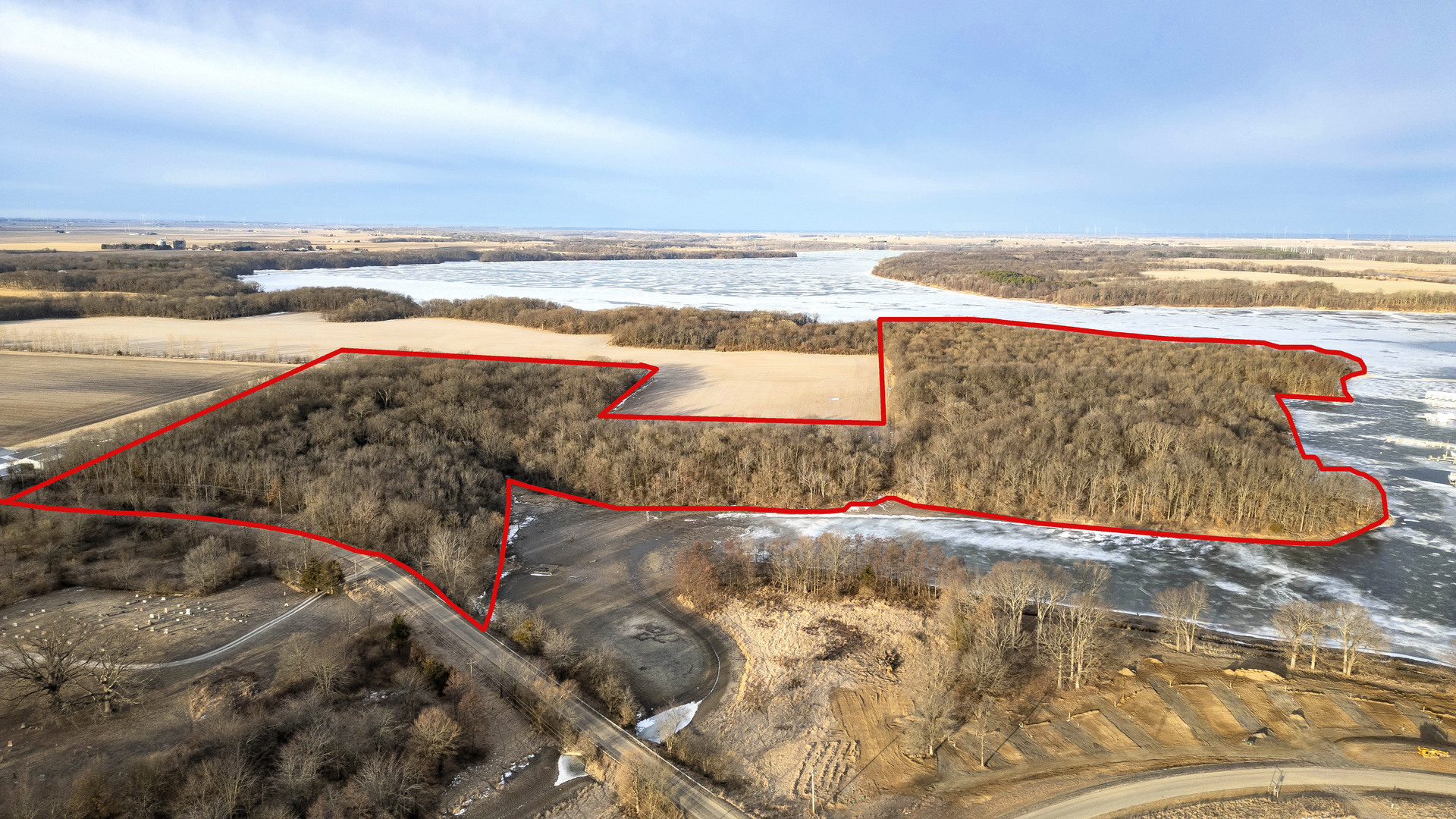 5751 White Pigeon Road, Weldon, IL 61882