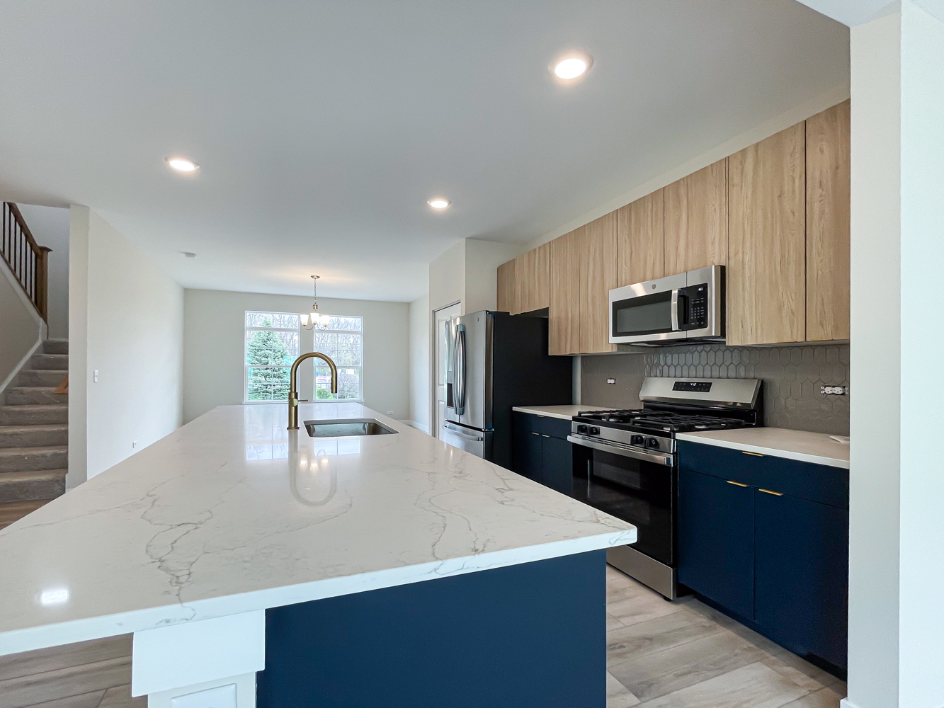 245 Regency Court #E, Wauconda, IL 60084