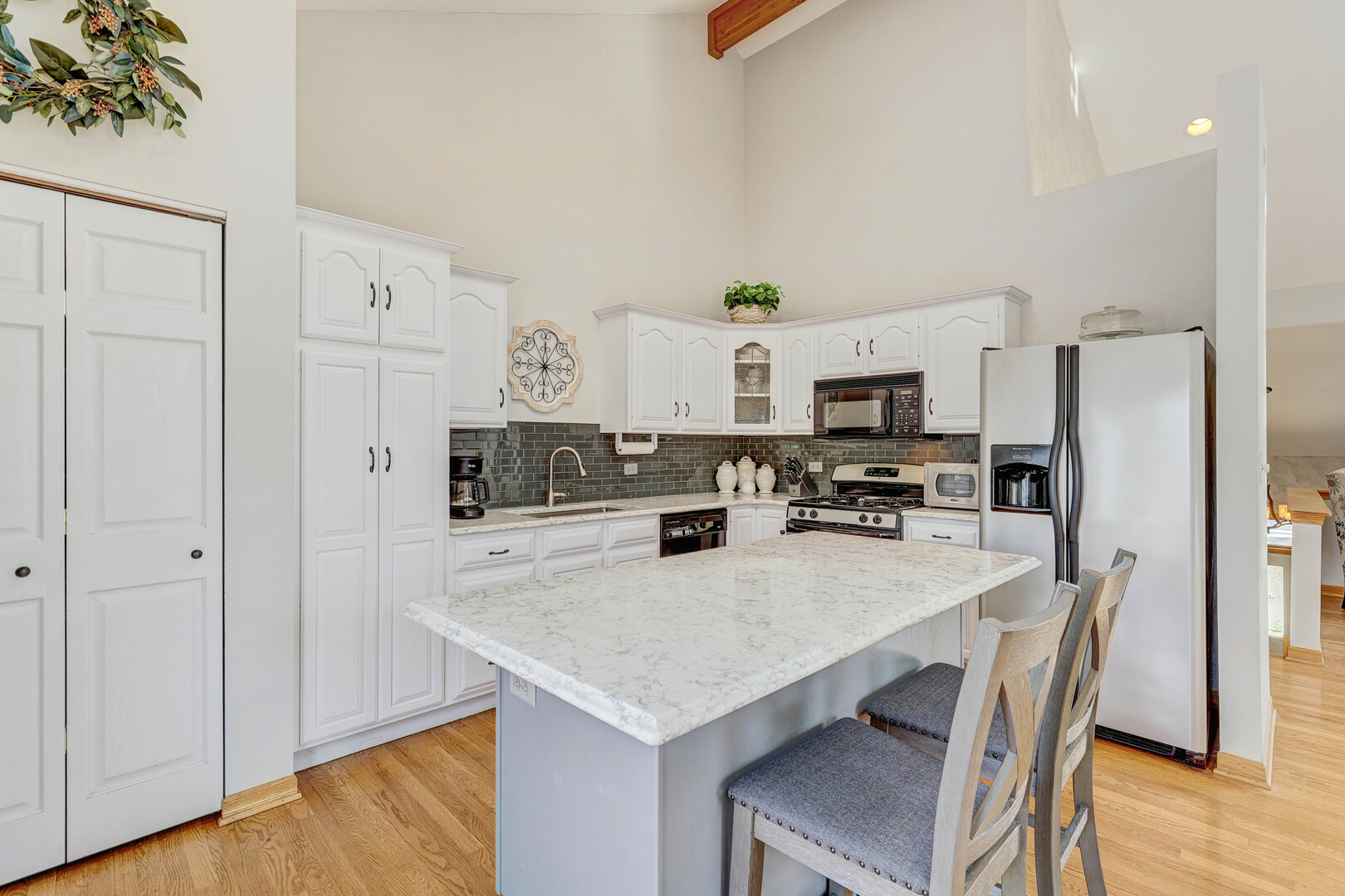 1017 Grand Boulevard, Wauconda, IL 60084