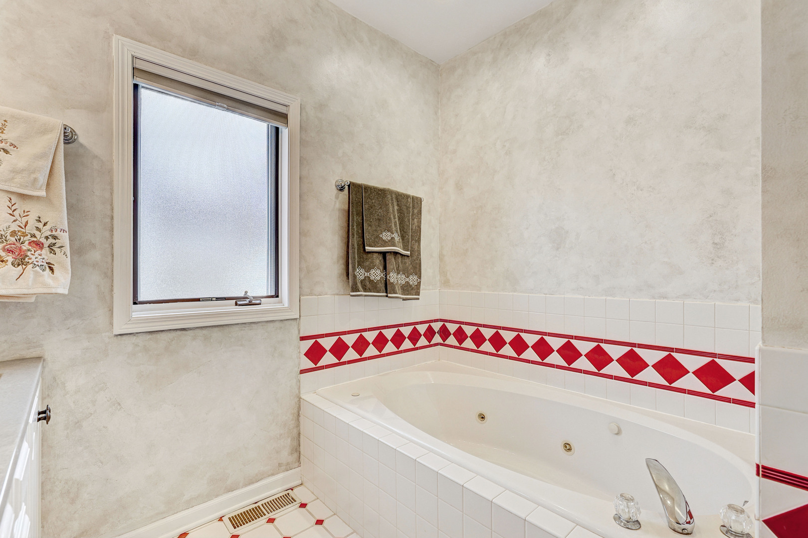 1017 Grand Boulevard, Wauconda, IL 60084