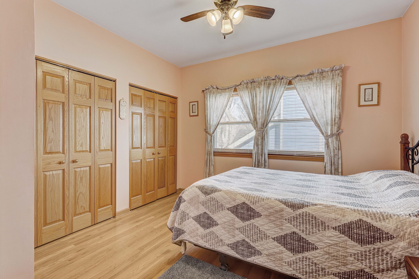 1017 Grand Boulevard, Wauconda, IL 60084