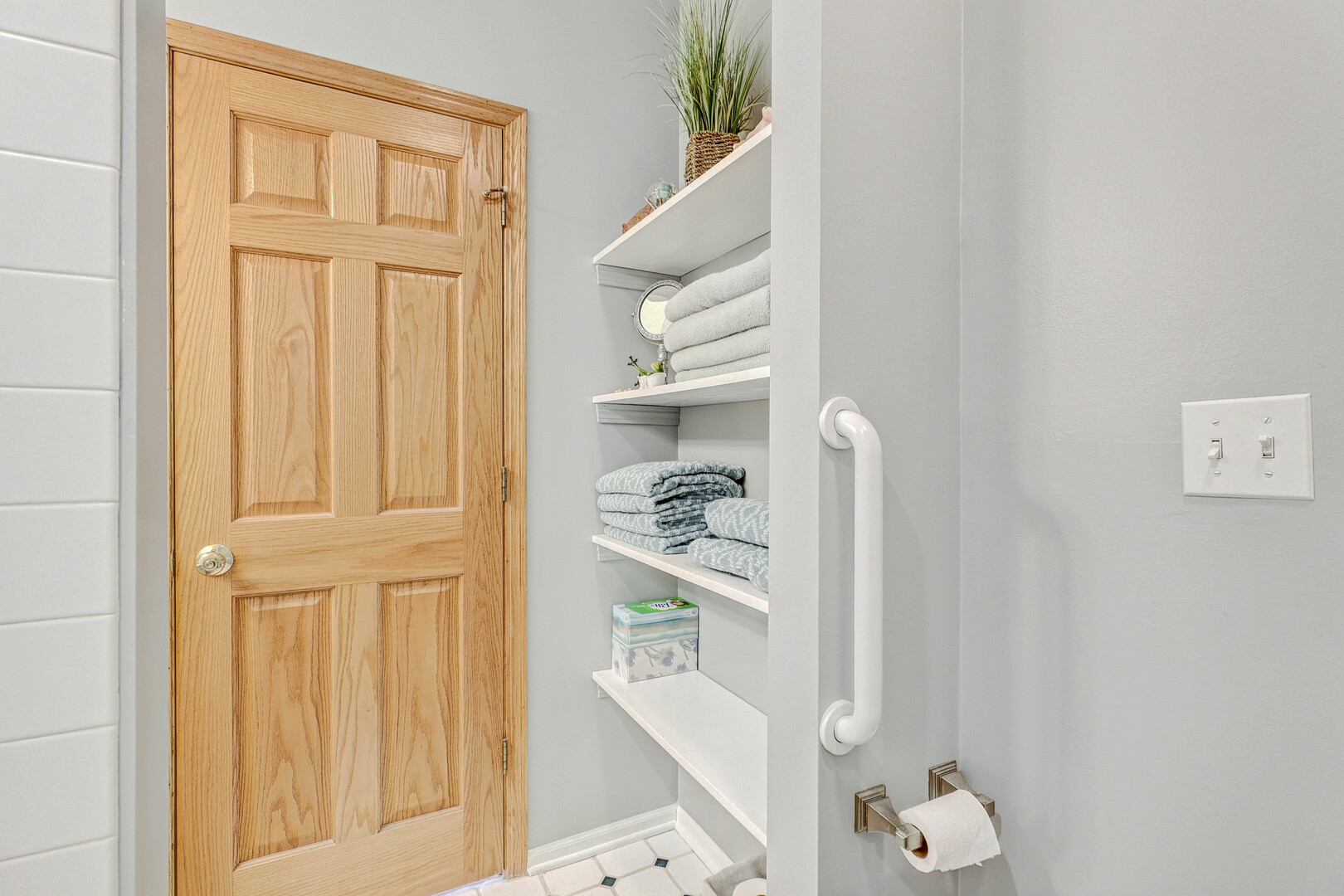 1017 Grand Boulevard, Wauconda, IL 60084