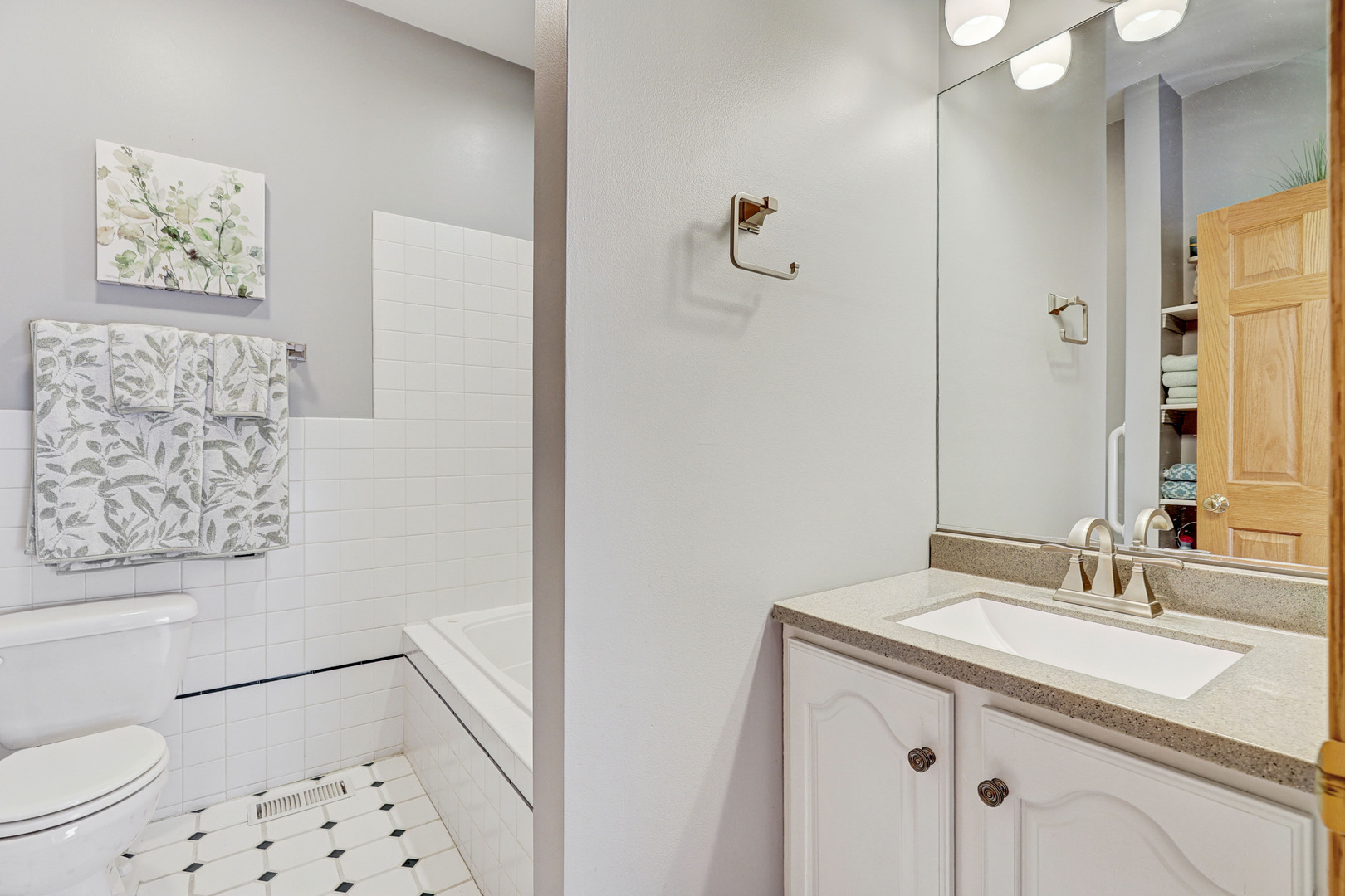 1017 Grand Boulevard, Wauconda, IL 60084