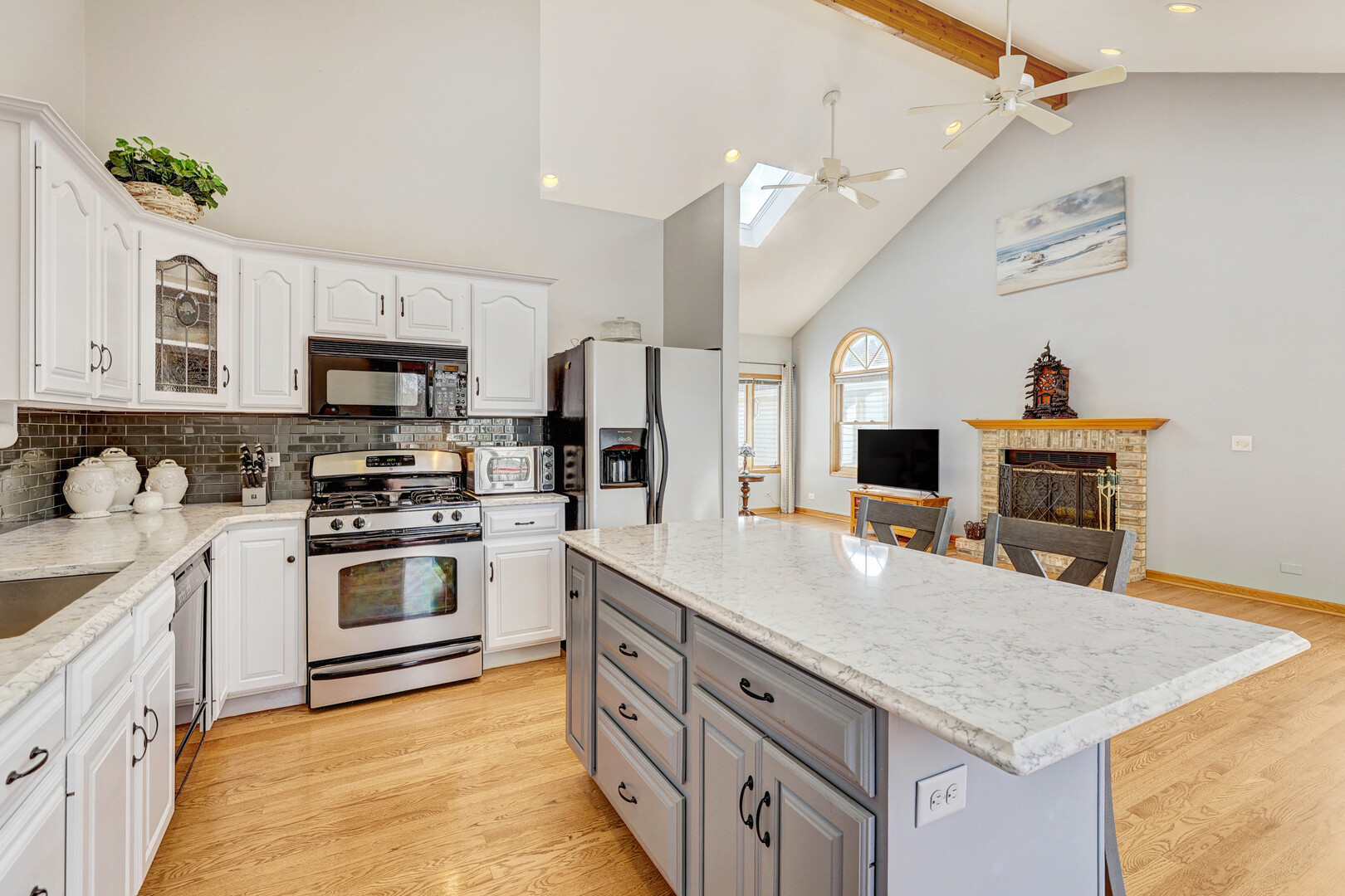 1017 Grand Boulevard, Wauconda, IL 60084