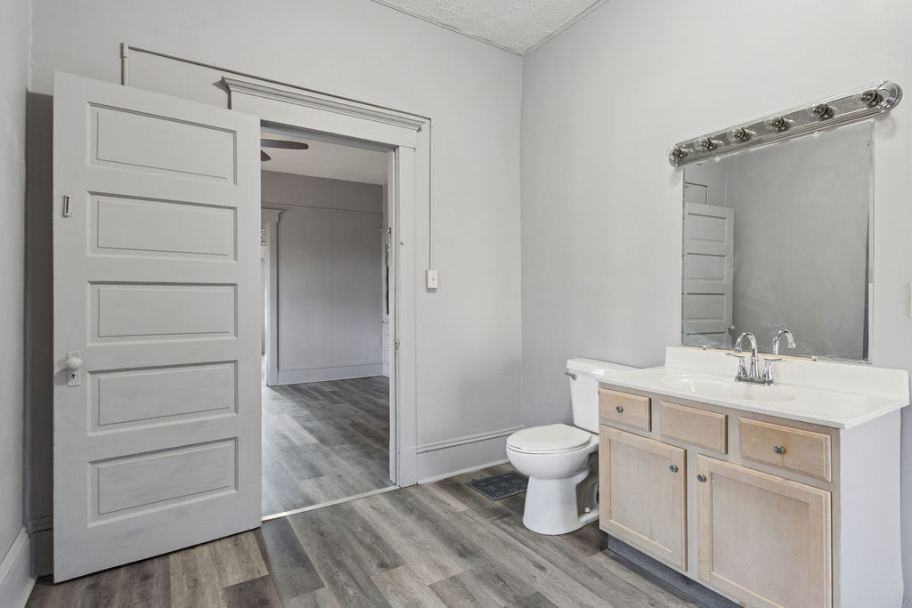 705 W Market Street, Bloomington, IL 61701