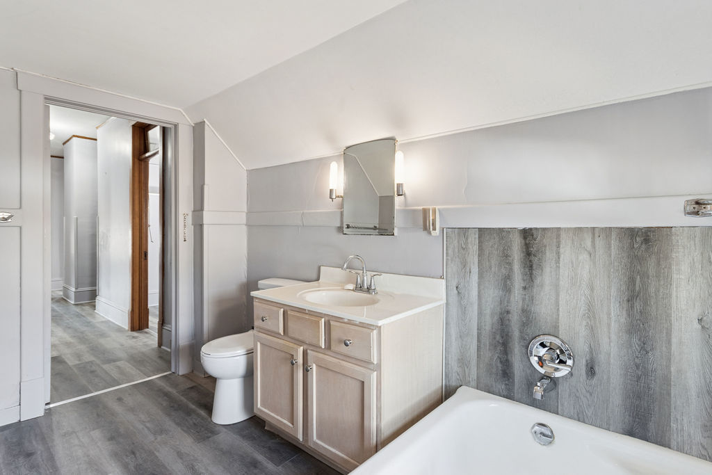 705 W Market Street, Bloomington, IL 61701