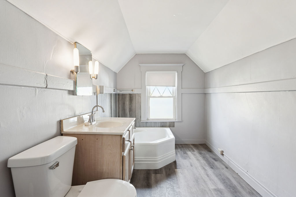 705 W Market Street, Bloomington, IL 61701