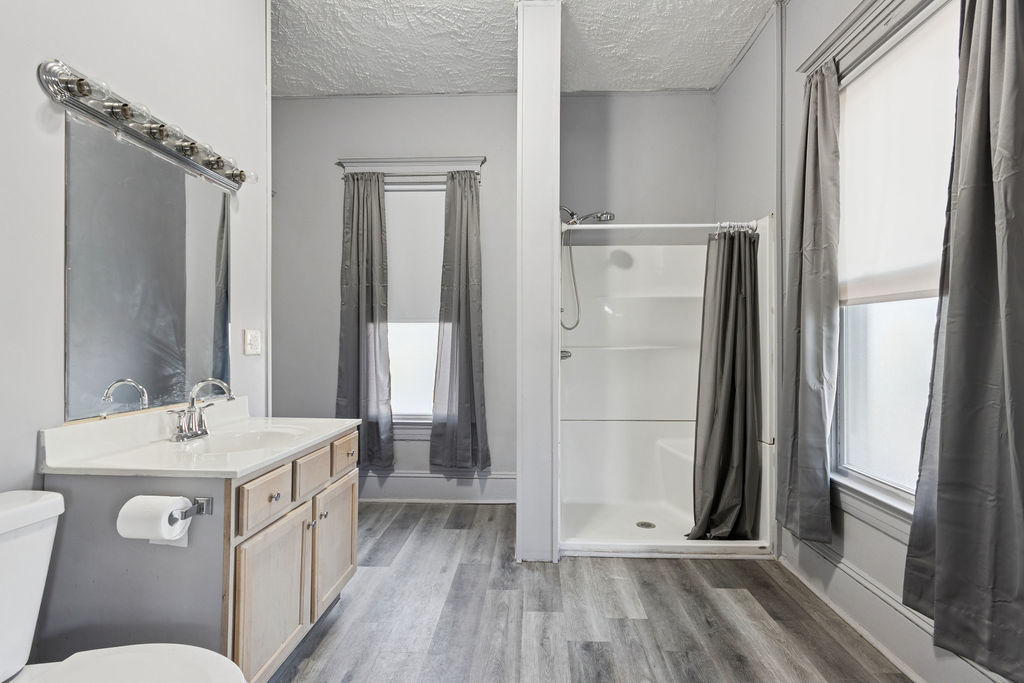 705 W Market Street, Bloomington, IL 61701