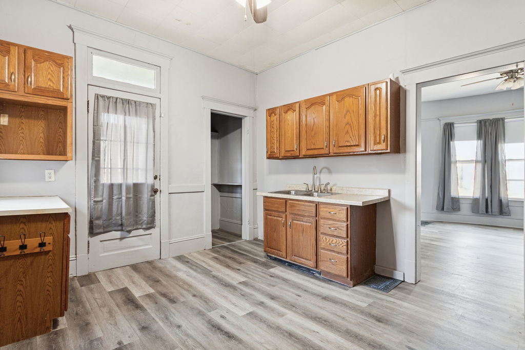 705 W Market Street, Bloomington, IL 61701