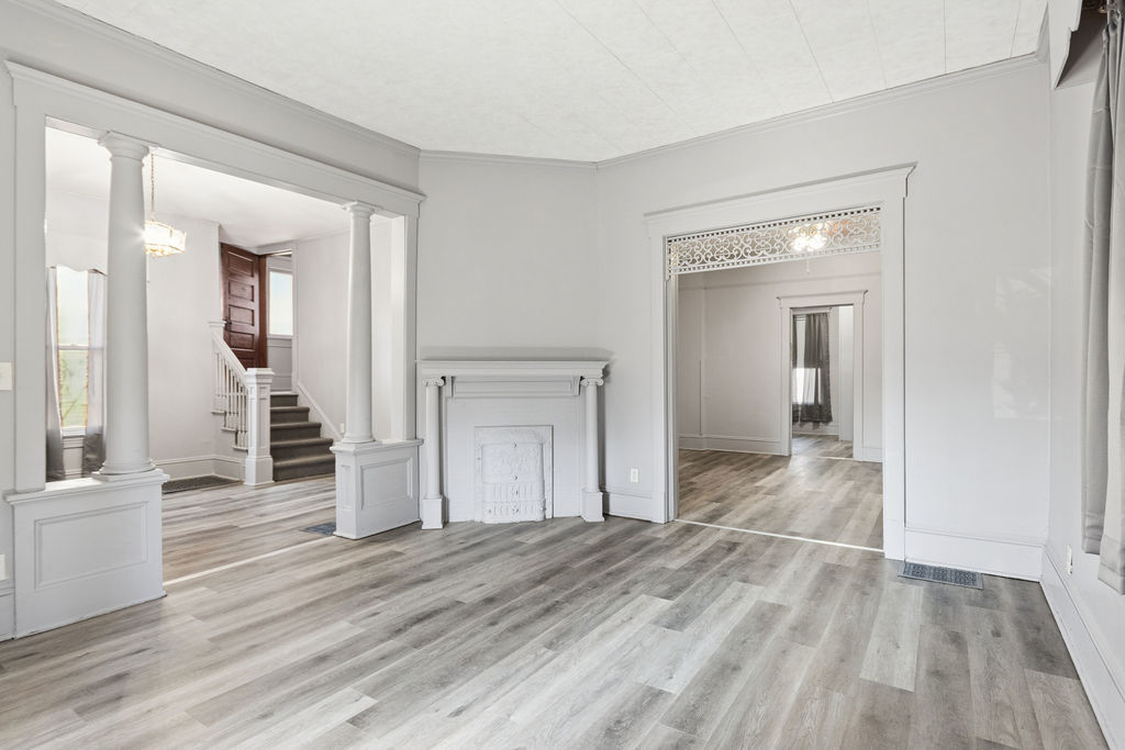 705 W Market Street, Bloomington, IL 61701