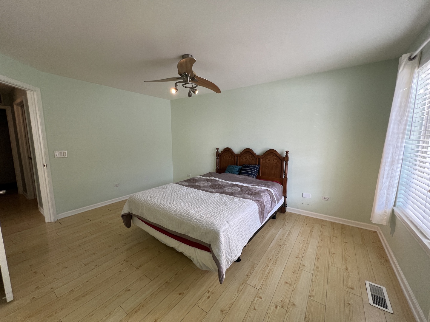 157 CONCORD Lane #157, Carol Stream, IL 60188