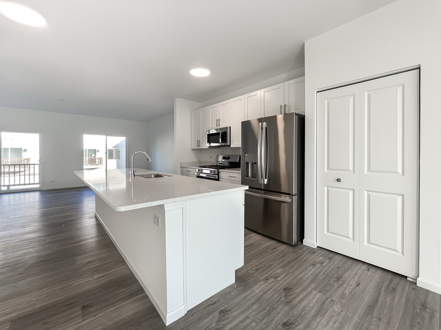 255 Regency Court #D, Wauconda, IL 60084