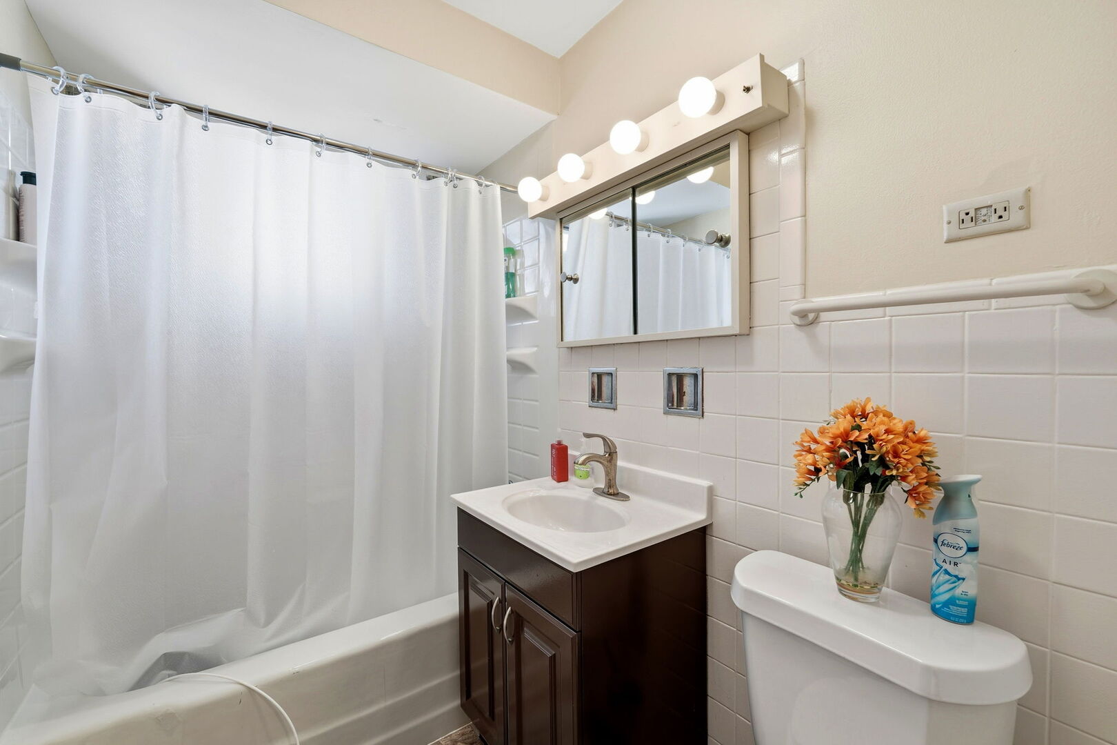 1609 Howard Street #2, Evanston, IL 60202