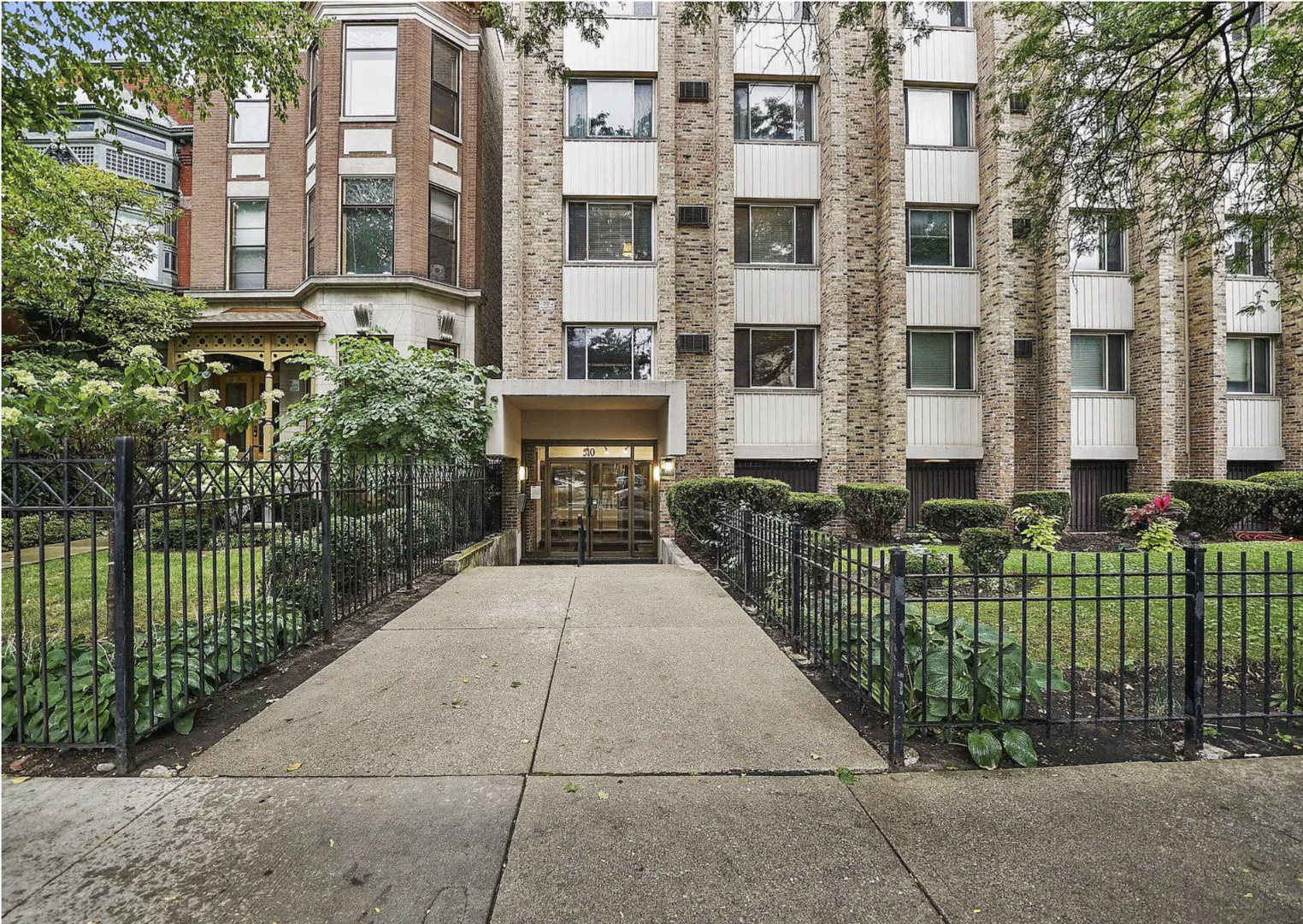 510 W Fullerton Parkway #204, Chicago, IL 60614