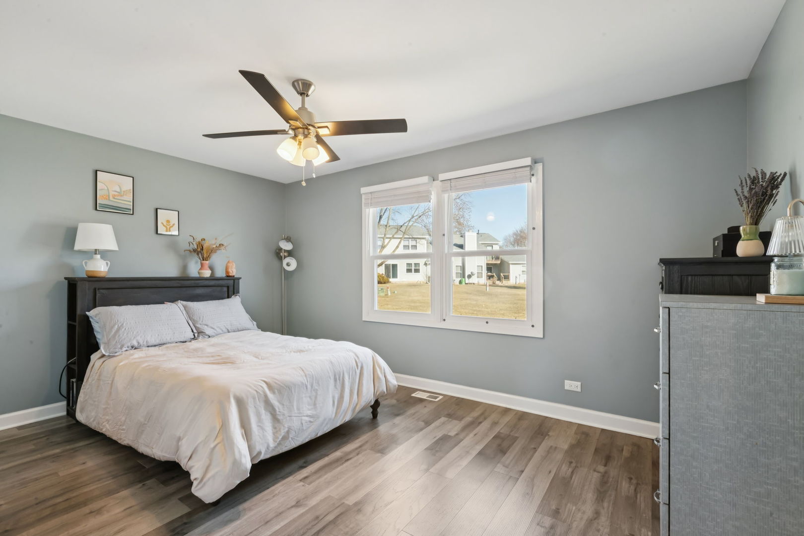 1063 Stonehedge Drive, Schaumburg, IL 60194