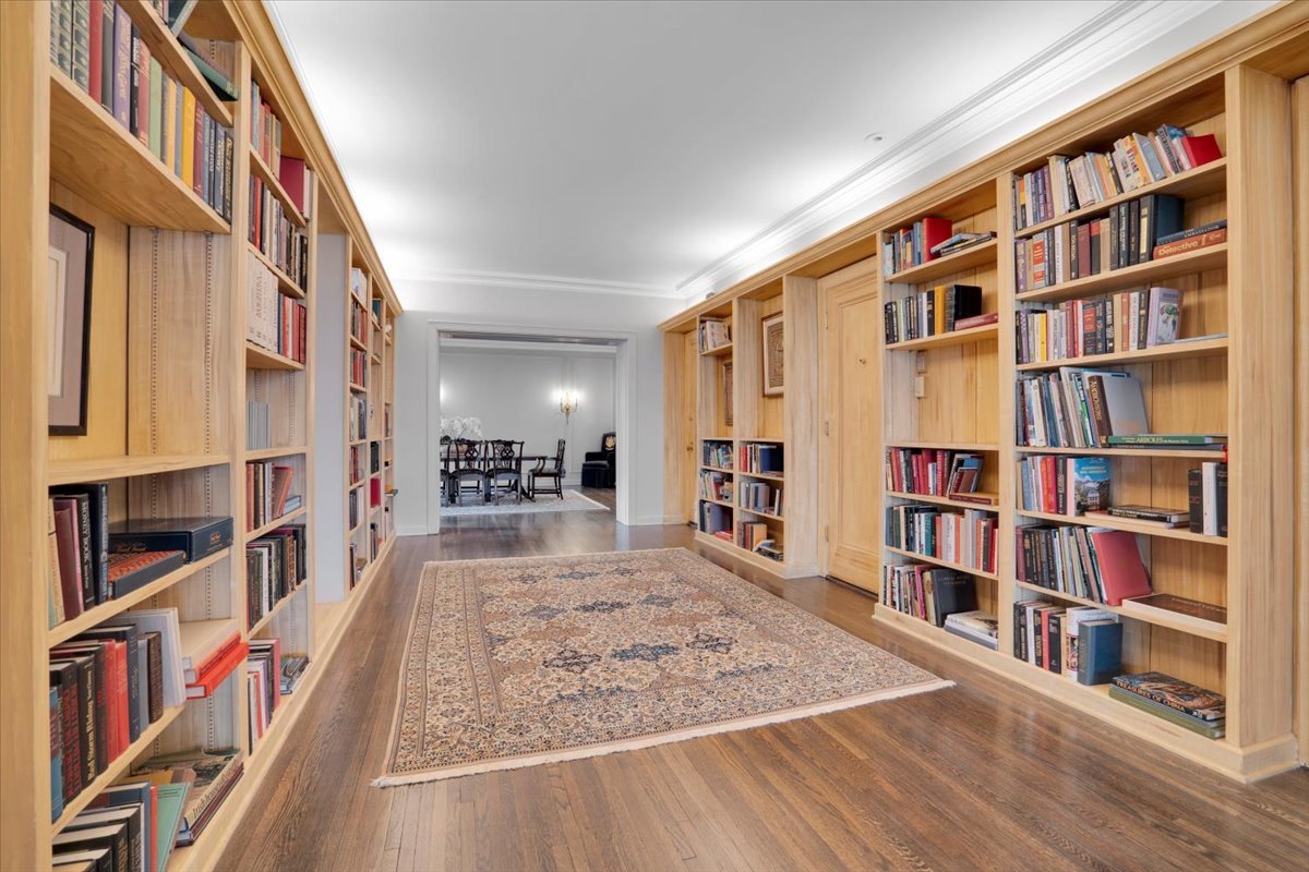 229 E Lake Shore Drive #10E, Chicago, IL 60611