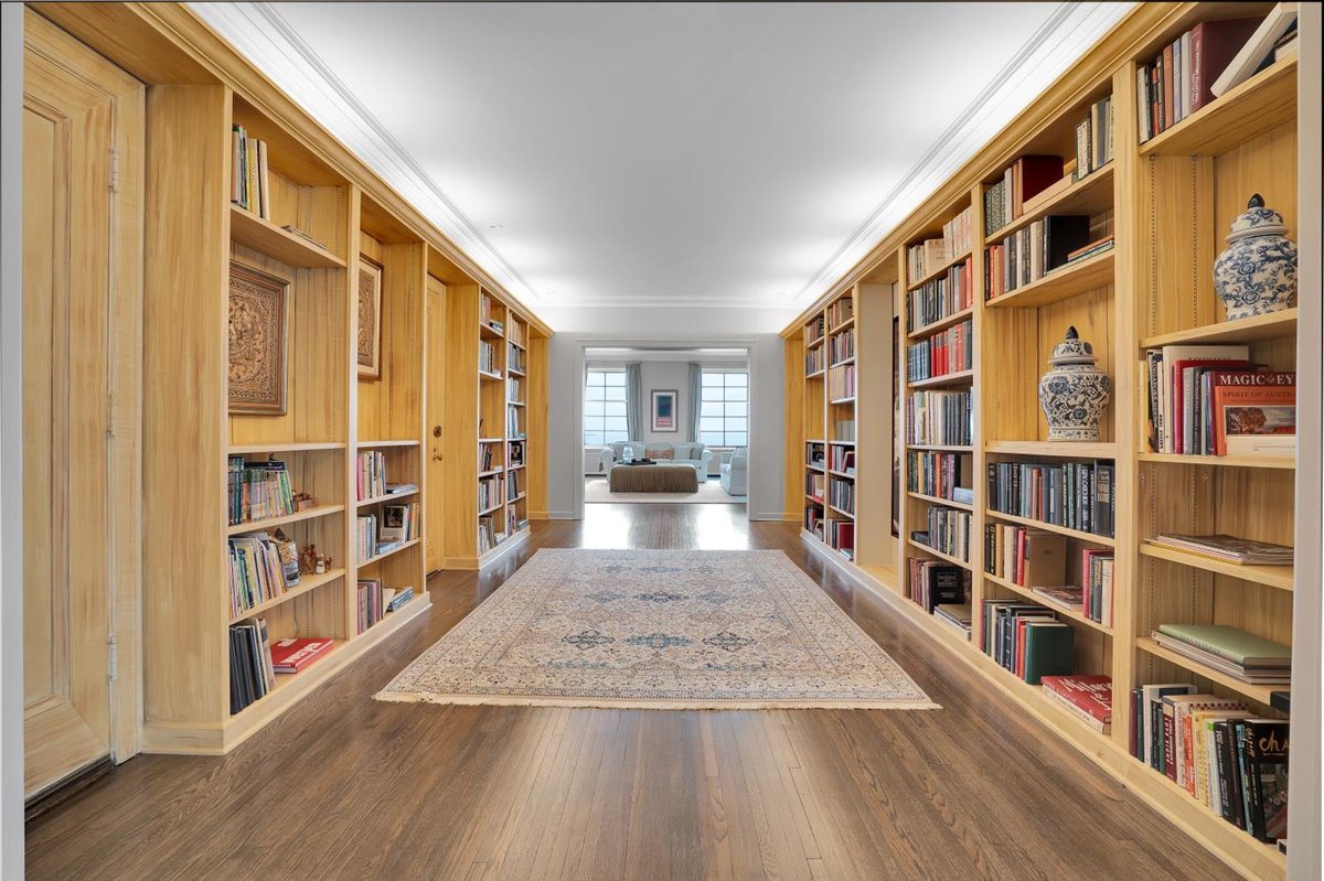 229 E Lake Shore Drive #10E, Chicago, IL 60611