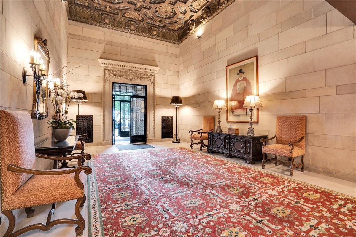 229 E Lake Shore Drive #10E, Chicago, IL 60611