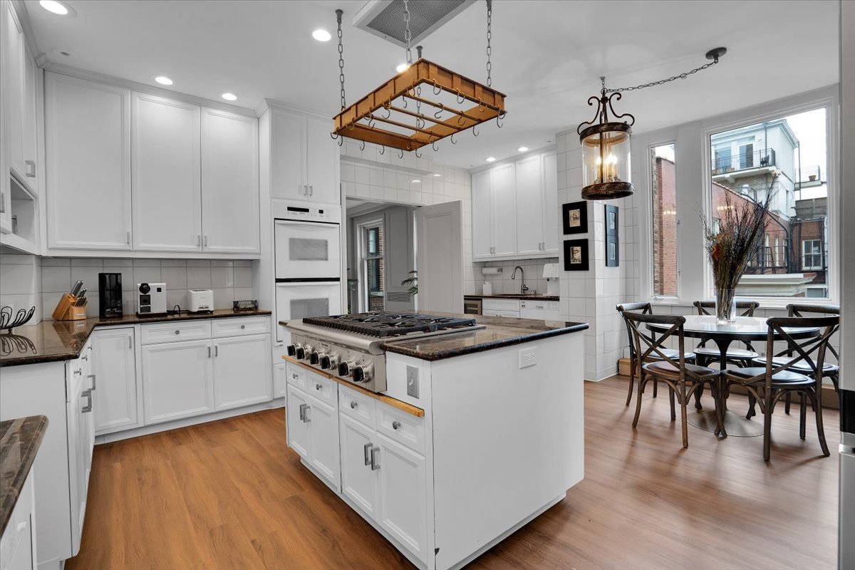 229 E Lake Shore Drive #10E, Chicago, IL 60611