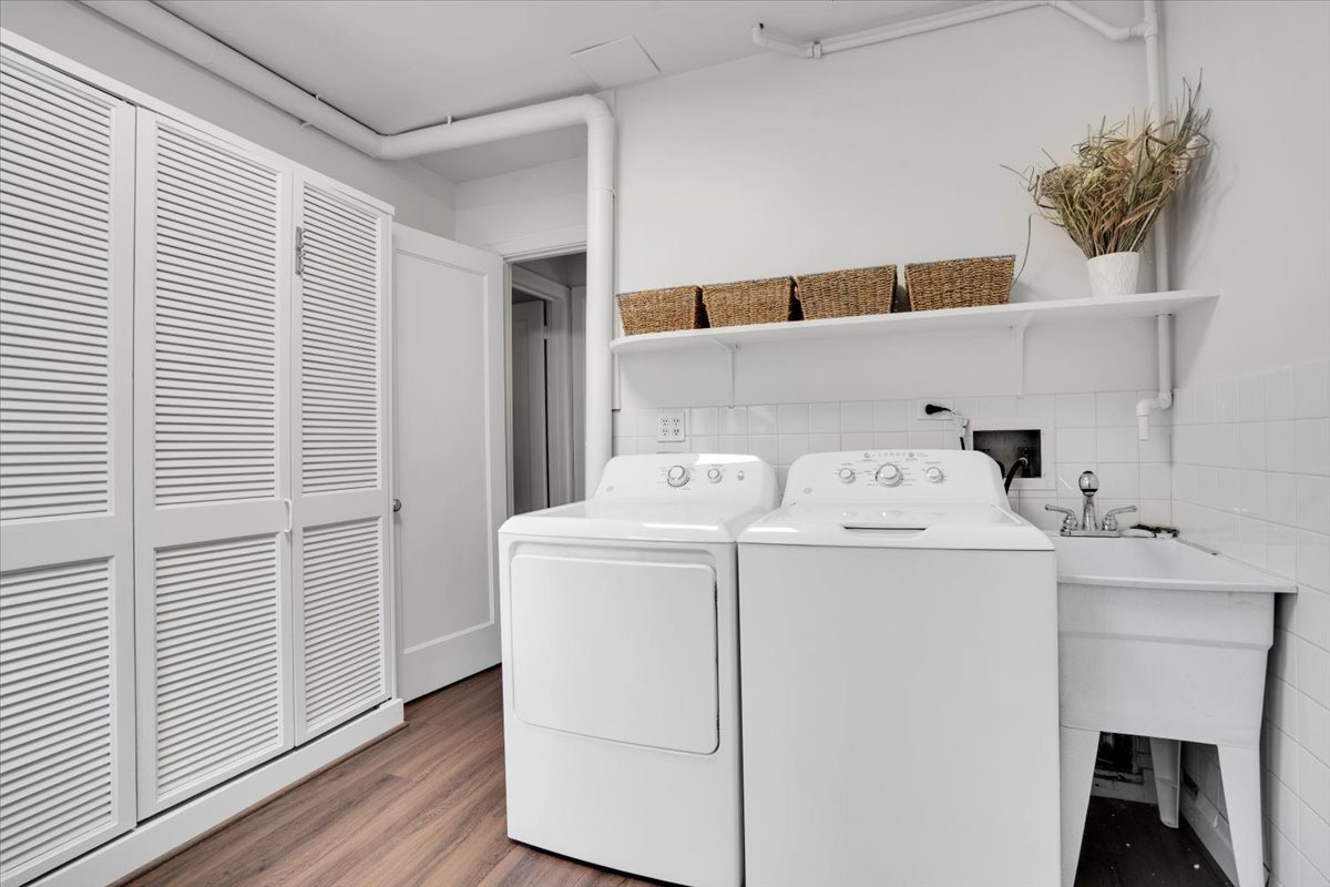 229 E Lake Shore Drive #10E, Chicago, IL 60611