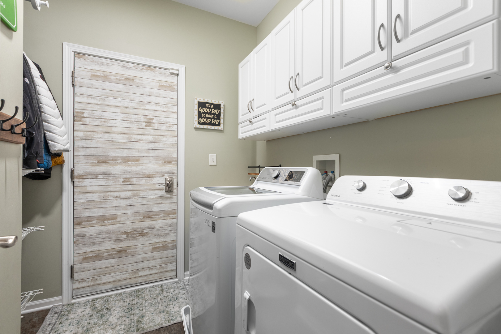 1009 Bennett Court, North Aurora, IL 60542