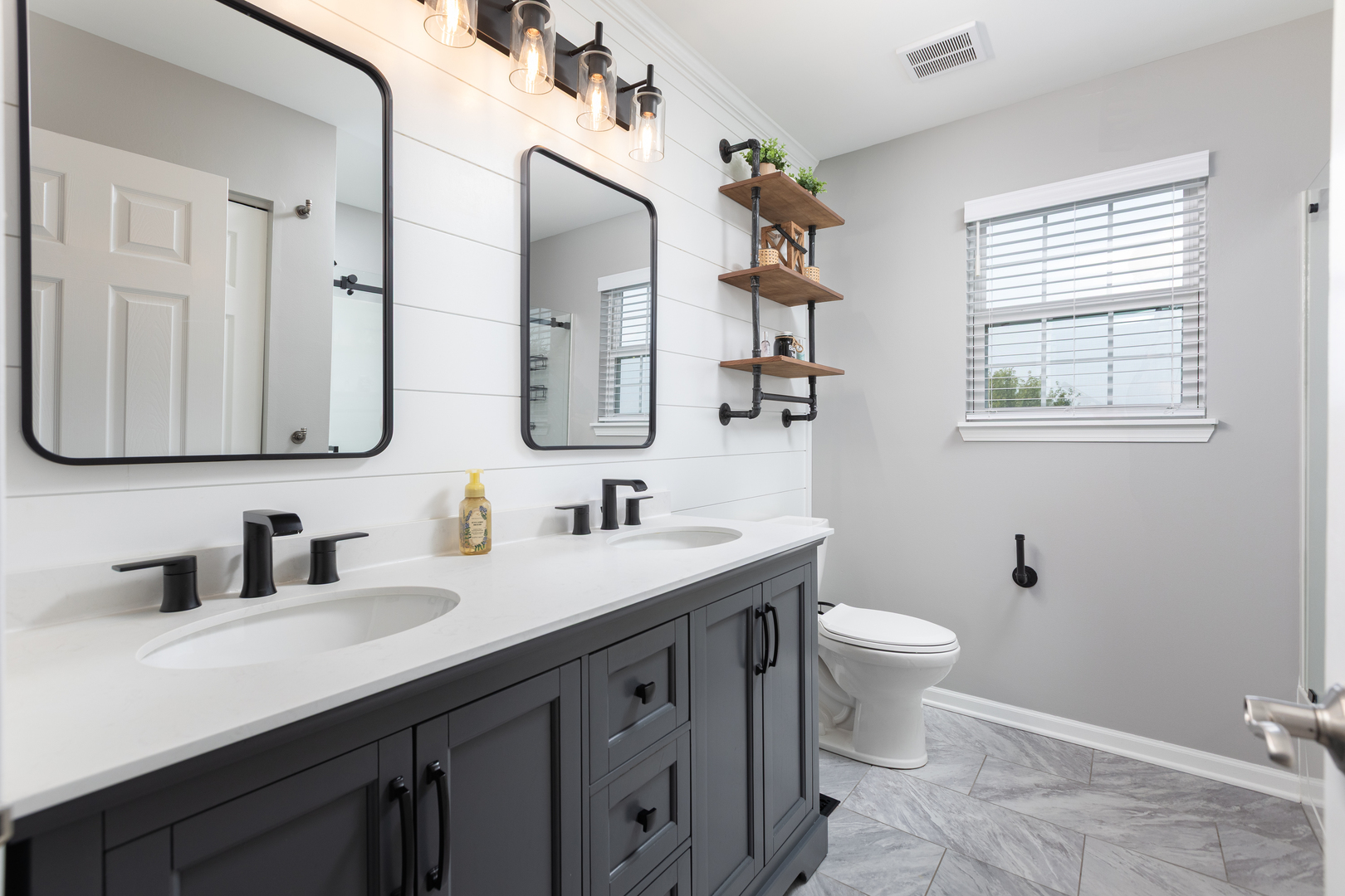 1009 Bennett Court, North Aurora, IL 60542