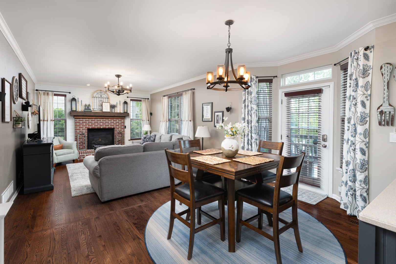 1009 Bennett Court, North Aurora, IL 60542