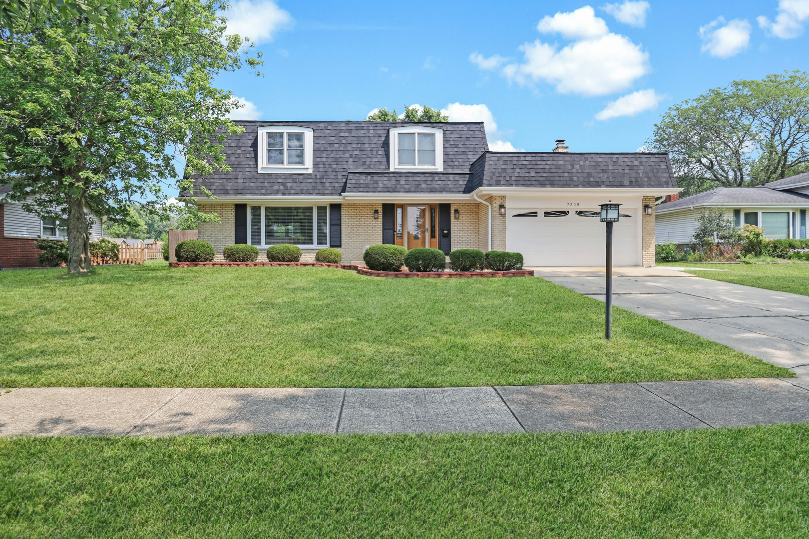 7209 Grant Street, Darien, IL 60561