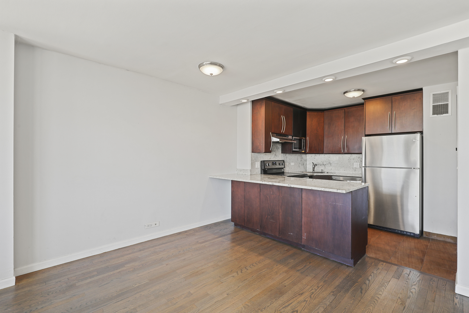 1360 N Sandburg Terrace #2908, Chicago, IL 60610