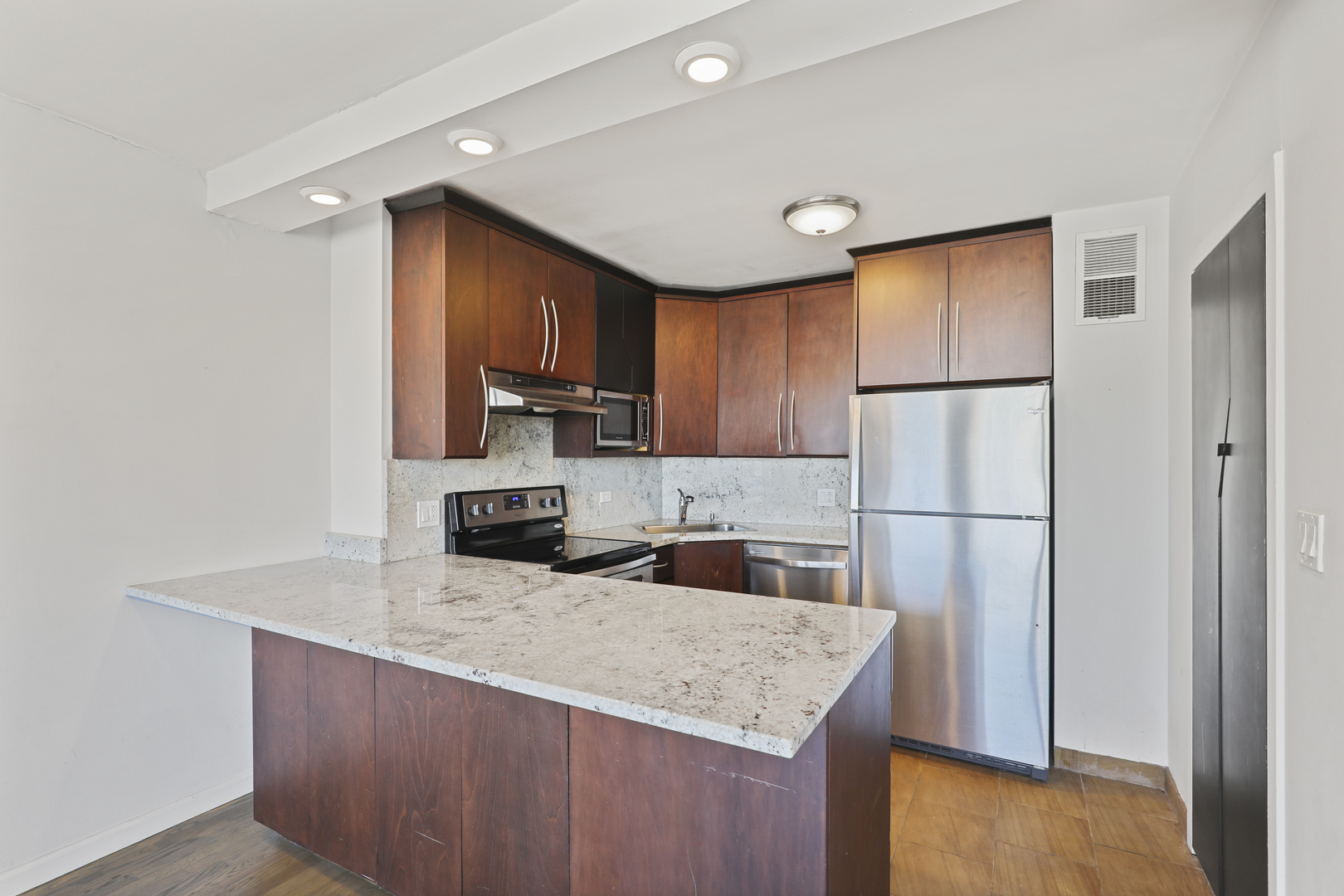 1360 N Sandburg Terrace #2908, Chicago, IL 60610