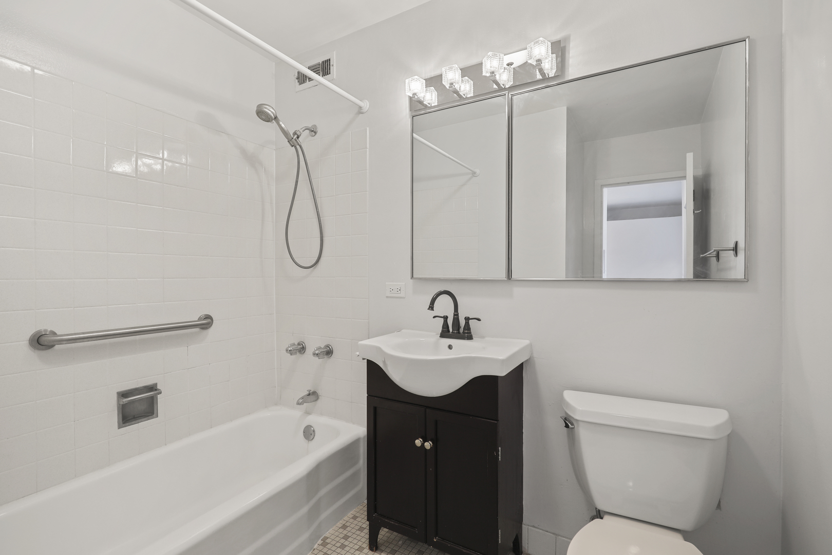 1360 N Sandburg Terrace #2908, Chicago, IL 60610