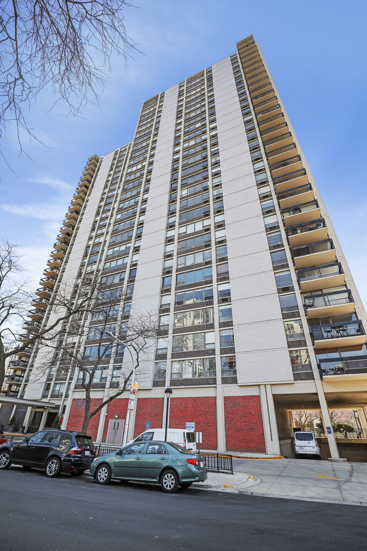 1360 N Sandburg Terrace #2908, Chicago, IL 60610
