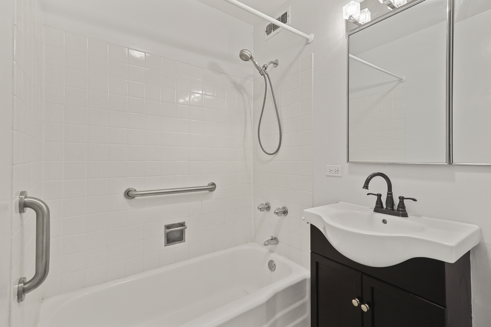 1360 N Sandburg Terrace #2908, Chicago, IL 60610