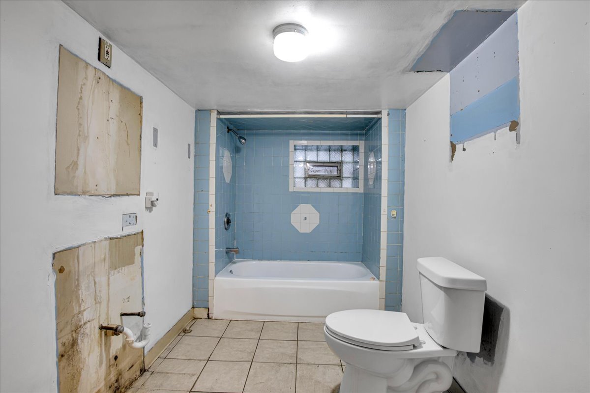 1640 N Linder Avenue, Chicago, IL 60639