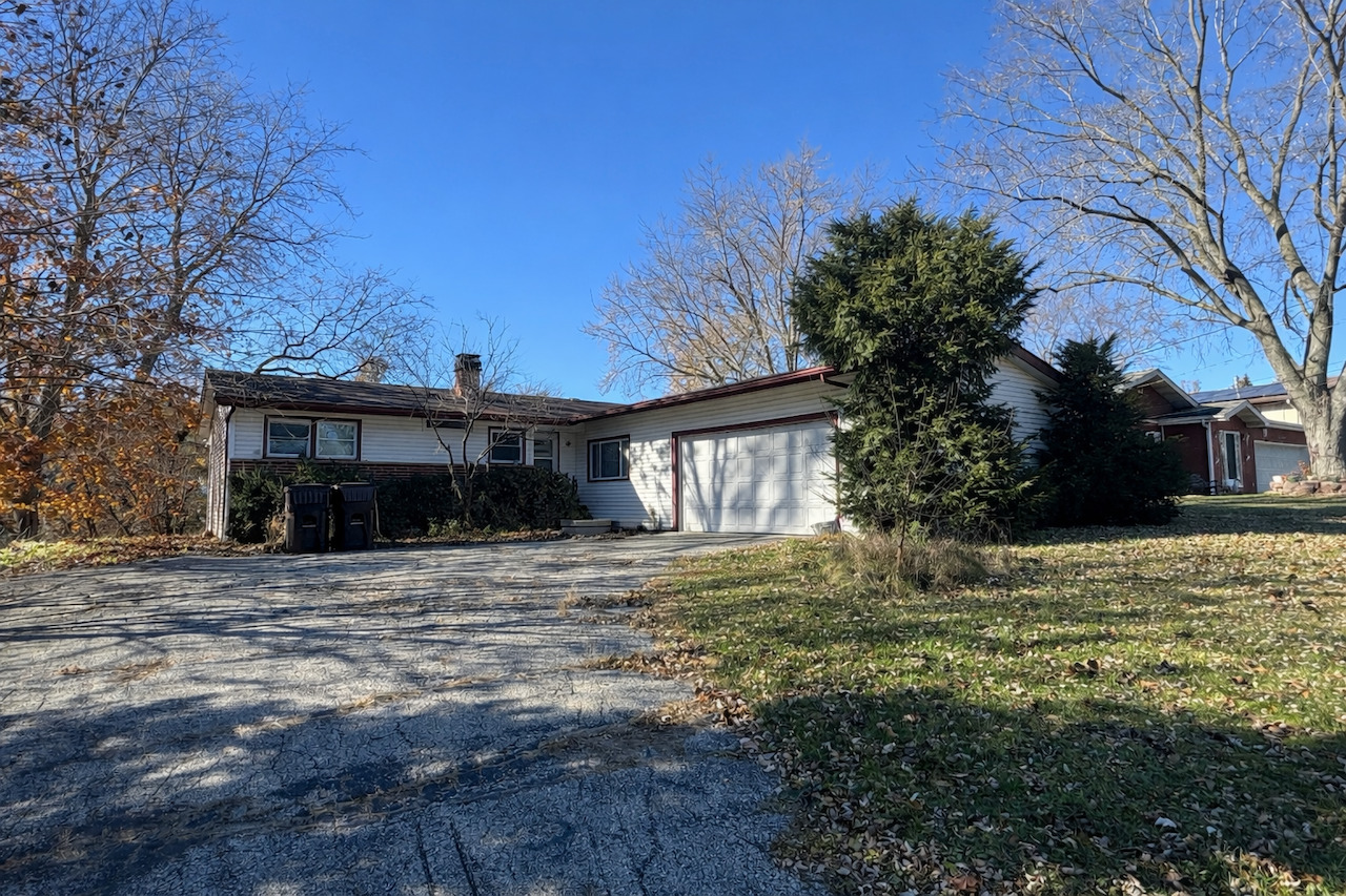 6411 Londonderry Drive, Cary, IL 60013