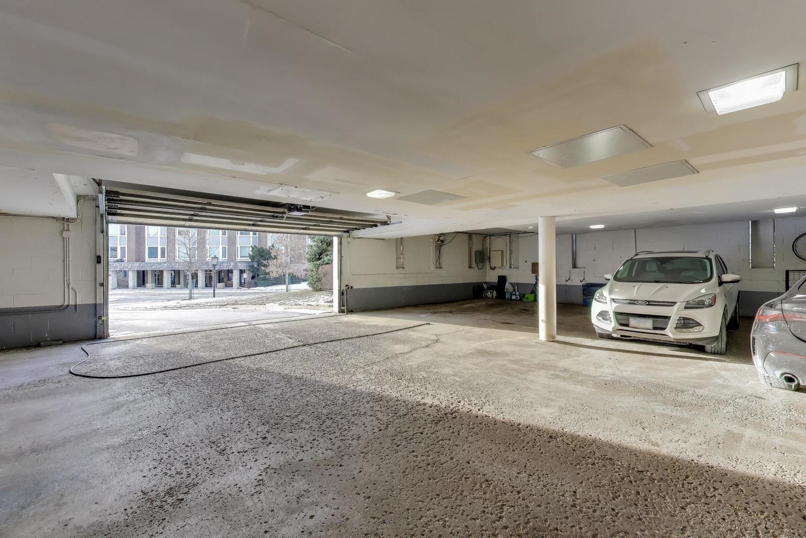 201 Thames Parkway #2K, Park Ridge, IL 60068