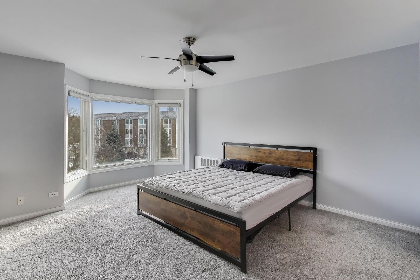 201 Thames Parkway #2K, Park Ridge, IL 60068