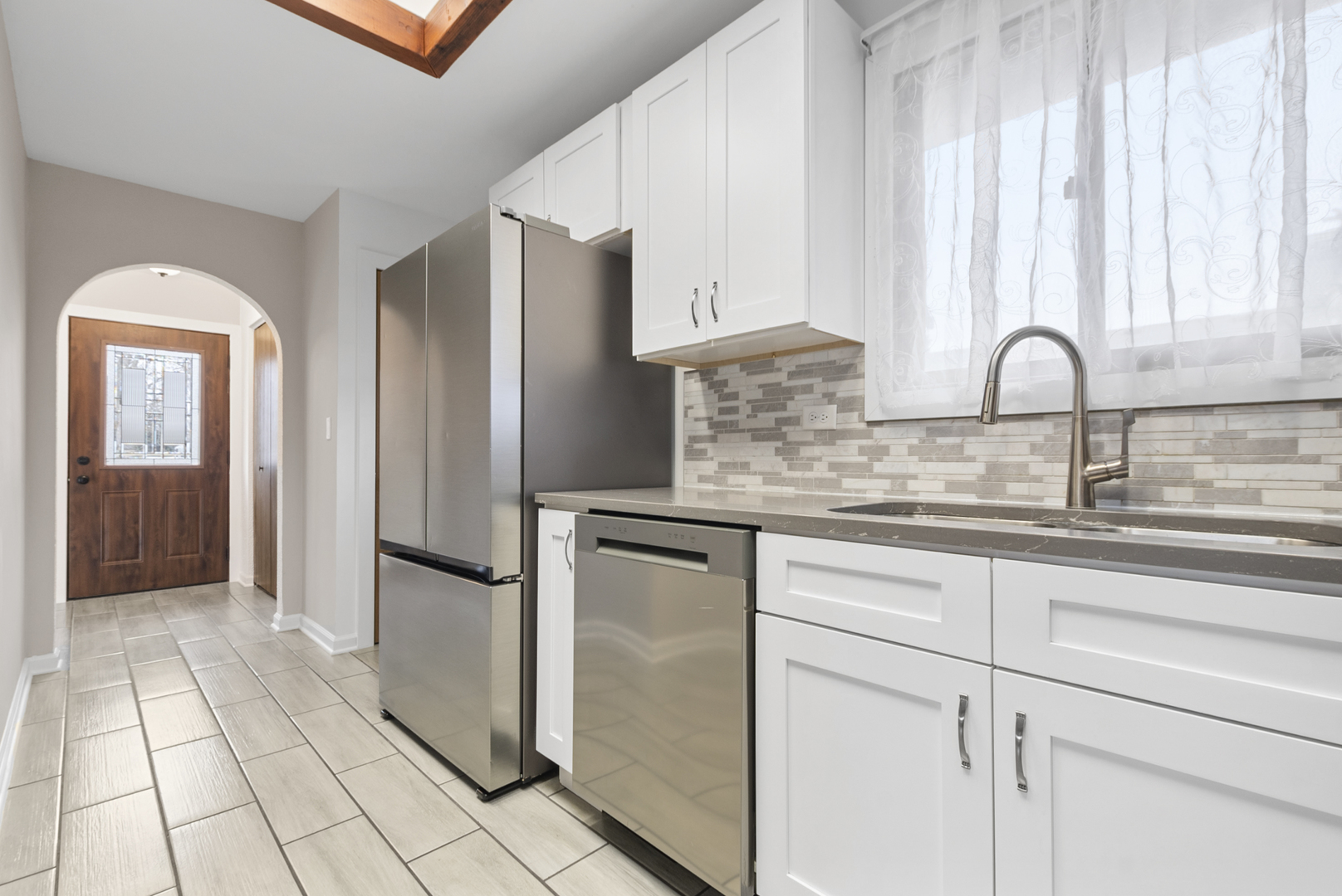 9237 S 77th Avenue, Hickory Hills, IL 60457